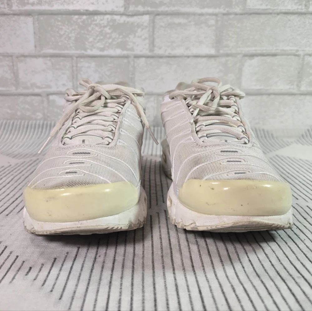 Nike Air Max Plus Women's White DM2362 100 Used w/ Box Size 9.5